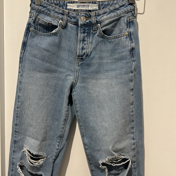 BRANDY MELVILLE DISTRESSED JEANS - Picture 3 of 12